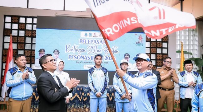 Gubernur Banten Andra Soni, saat melepas kontingen Special Olympics Indonesia (SOIna) Provinsi Banten untuk berlaga pada Pekan Special Olympics Nasional (PESONAS) II 2026 yang akan digelar di Kupang, Nusa Tenggara Timur (NTT) pelepasan berlangsung di Hall Patio Kota Tangerang. Foto: Awal Rijal 