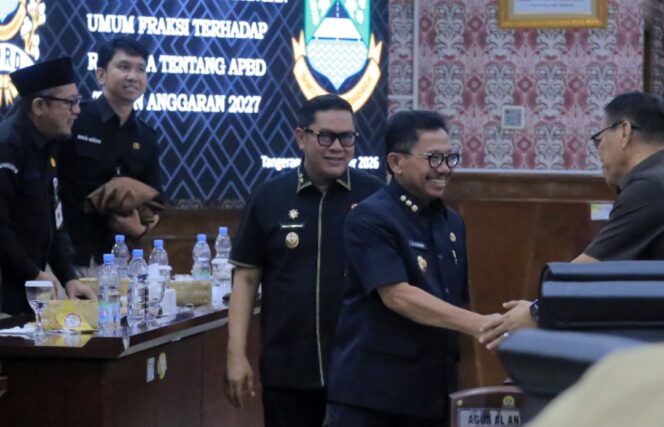 
 Wali Kota dan Wakil Wali Kota Tangerang Sachrudin-Maryono usai Rapat Paripurna DPRD Kota Tangerang. Foto: Ist