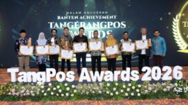 Wali Kota Tangerang Sachrudin saat Menerima Penghargaan Banten Achievement TangerangPos Awards 2026. Foto: Ist