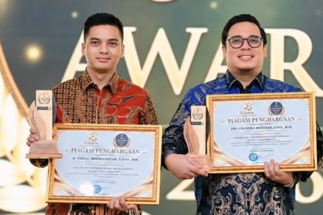 
 Ketua OKK BPD HIPMI Banten, H. Faizal Hermiansya, S.Ikom.,MM saat menerima Penghargaan Banten Achievement TangerangPos Awards 2026. Foto: TangerangPos 