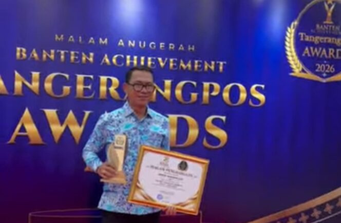 
 Anggota DPRD Kabupaten Serang, Ahmad Muhibbi usai menerima penghargaan Banten Achievement TangerangPos Awards 2026. Foto:; TangerangPos 