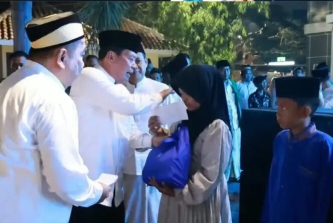 
 Bupati Tangerang Moch.Maesyal Rasyid saat menghadiri acara Tabligh Akbar Kebangsaan Hari Santri Nasional (HSN) di Halaman Kantor Kecamatan Sepatan. Foto: Ist