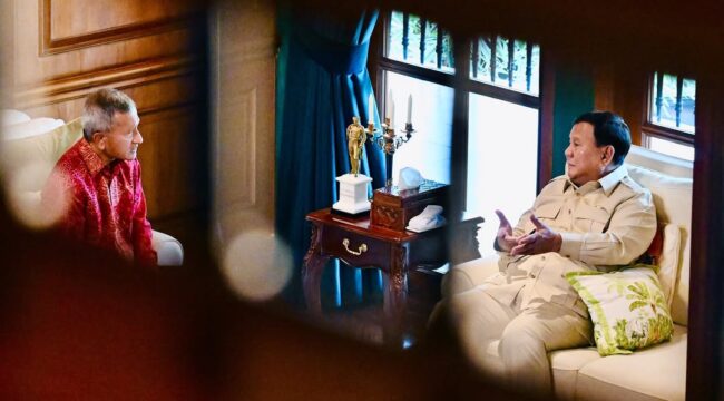 Presiden Prabowo Subianto saat menerima Kunjungan Menteri Luar Negeri (Menlu) Singapura Vivian Balakrishnan di Hambalang Bogor. Foto: Ist