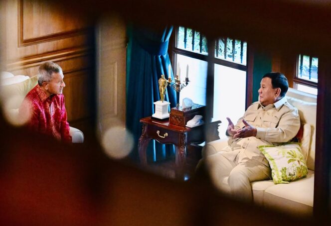 
 Presiden Prabowo Subianto saat menerima Kunjungan Menteri Luar Negeri (Menlu) Singapura Vivian Balakrishnan di Hambalang Bogor. Foto: Ist