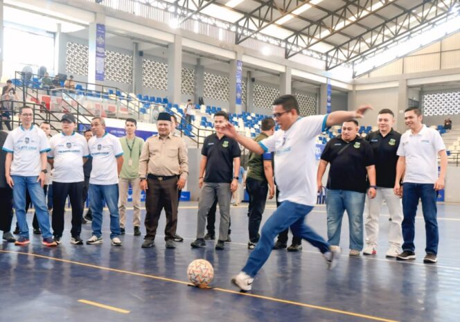
 Gubernur Banten Andra Soni saat membuka ajang FIN Super League Futsal Antarpelajar 2026 di Gelanggang Olahraga (GOR) Nambo Jaya, Kecamatan Karawaci, Kota Tangerang. Foto: Ist