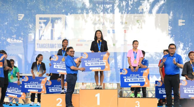 Wali Kota dan Wakil Wali Kota Tangerang, Sachrudin-Maryono Bersama Para Runner Tangerang 10K. Foto: Ist