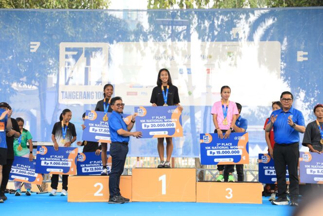 
 Wali Kota dan Wakil Wali Kota Tangerang, Sachrudin-Maryono Bersama Para Runner Tangerang 10K. Foto: Ist