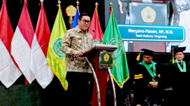 Wakil Wali Kota Tangerang Maryono, saat menghadiri sekaligus memberikan arahan pada Wisuda Sarjana dan Magister ke-51 UNIS Tangerang Tahun 2026 di ICE BSD. Foto: Ist