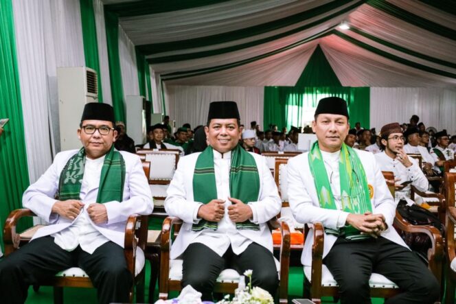 
 Ketua DPRD Banten, Andra Soni, SM bersama Sekretaris DPRD Banten yang juga Dewan Pembina DPP Kesti TTKDH, H. Deden Apriandhi. Foto: DPRD Banten