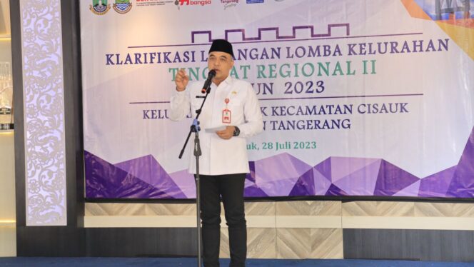 
 Bupati Tangerang, A Zaki Iskandar saat menerima Tim Klarifikasi Lapangan Lomba Kelurahan Tingkat Regional II di Kelurahan Cisauk, Kecamatan Cisauk, Jumat (28/07/23). Foto: Istimewa