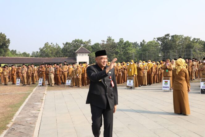 
 Bupati Tangerang, A. Zaki Iskandar usai memberikan amanat Apel Pagi di Lapangan Raden Aria Yudhanegara, Senin (4/9/23). Foto: Istimewa