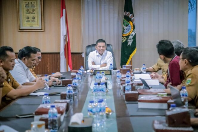 
 Ketua DPRD Banten, Andra Soni saat menerima Audiensi Cawas SMA, SMK, SKh Provinsi Banten. Foto: Istimewa