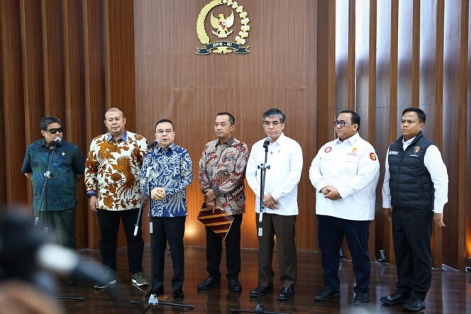 
 Wakil Ketua DPR RI, Sufmi Dasco Ahmad, usai rapat koordinasi pembentukan Satuan Tugas (Satgas) Mitigasi Pemutusan Hubungan Kerja (PHK). Foto: ist