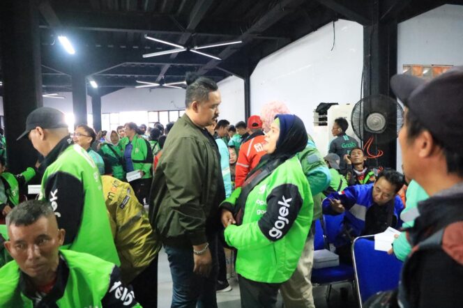
 Wakil Ketua I DPRD Kota Tangerang, Andri S. Permana saat menghadiri Sosialisasi BPJS Ketenagakerjaan pada 200 Ojol yang hadir di Gedung Pemuda Kota Tangerang. Foto: Ist 
