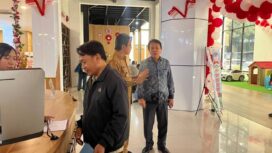 Kepala Dinas Penanaman Modal dan Pelayanan Terpadu Satu Pintu (DPMPTSP) Kota Tangerang Sugihharto Achmad Bagdja saat meninjau Pelayanan Mall Pelayanan Publik (MPP). Foto: Ist 