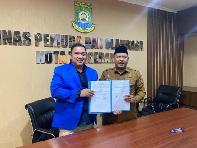 
 Kepala Dinas Pemuda dan Olahraga (Dispora) Kota Tangerang Kaonang usai Penandatanganan NPHD dengan Ketua DPD KNPI Kota Tangerang. Foto: ist