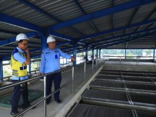 Pengecekan penyaringan air PDAM Tirta Benteng Kota Tangerang di Kecamatan Neglasari, Kota Tangerang. Foto: Ist