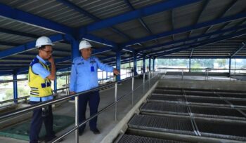 Pengecekan penyaringan air PDAM Tirta Benteng Kota Tangerang di Kecamatan Neglasari, Kota Tangerang. Foto: Ist