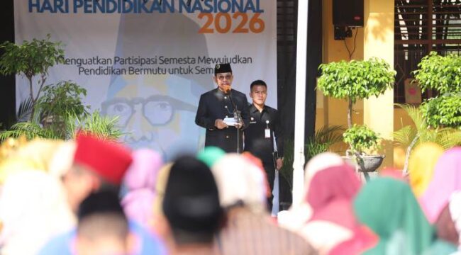 Wali Kota Tangerang Sachrudin menyampaikan amanat dalam giat upacara peringatan Hari Pendidikan Nasional tahun 2026 di SMPN 1 Kota Tangerang, Kelurahan Sukarasa, Kecamatan Tangerang, Kota Tangerang, Provinsi Banten, Sabtu (2/5/26). Foto: ist