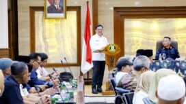 Wali Kota Tangerang Sachrudin saat membuka Kegiatan Diseminasi Informasi Kependudukan yang dirangkaikan dengan Penandatanganan Perjanjian Kerja Sama (PKS) antara Disdukcapil Kota Tangerang dan enam mitra baru, di Ruang Rapat Akhlakul Karimah, Puspem Kota Tangerang. Foto: Ist