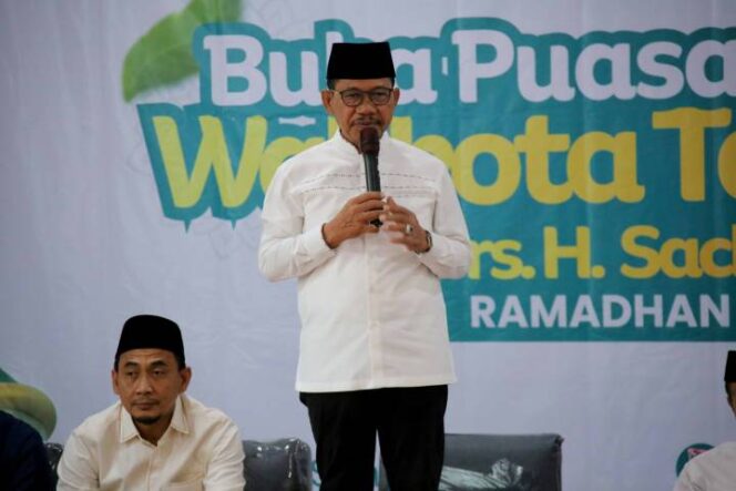 
 Wali Kota Tangerang Sachrudin saat menghadiri kegiatan silaturahmi sekaligus buka puasa bersama Forum Silaturahmi Pondok Pesantren (FSPP) Kota Tangerang, yang digelar di Graha Santri 2210. Foto: ist