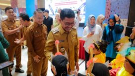 Kepala Dinas Pendidikan Kota Tangerang Wahyudi Iskandar saat mendampingi Wali Kota Tangerang membuka acara PORSENI PAUD dan TK Se-Kota Tangerang. Foto: ist