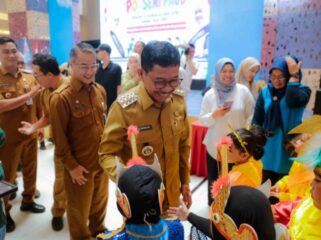 Kepala Dinas Pendidikan Kota Tangerang Wahyudi Iskandar saat mendampingi Wali Kota Tangerang membuka acara PORSENI PAUD dan TK Se-Kota Tangerang. Foto: ist