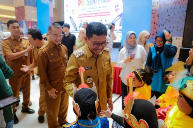 
 Kepala Dinas Pendidikan Kota Tangerang Wahyudi Iskandar saat mendampingi Wali Kota Tangerang membuka acara PORSENI PAUD dan TK Se-Kota Tangerang. Foto: ist