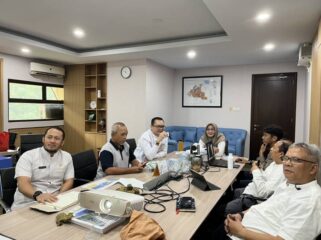 Kepala Badan Perencanaan Pembangunan Daerah (Bappeda) Kota Tangerang Yeti Rohaeti saat memimpin Rapat rencana pembangunan Sky Bridge Batuceper. Foto: ist 