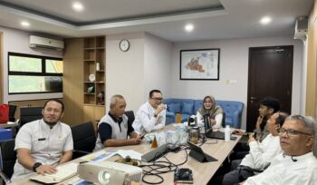 Kepala Badan Perencanaan Pembangunan Daerah (Bappeda) Kota Tangerang Yeti Rohaeti saat memimpin Rapat rencana pembangunan Sky Bridge Batuceper. Foto: ist 