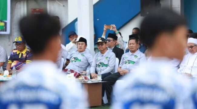 Wali Kota Tangerang Sachrudin saat membuka Liga Santri Piala Wali Kota Cup 2026 di Stadion Benteng Reborn. Foto: Ist