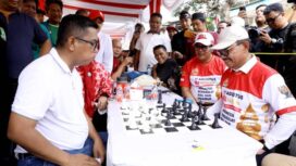 Gubernur Banten, Andra Soni dan Wali Kota Tangerang, H. Sachrudin meriahkan Turnamen Catur dalam Rangka HUT ke-81 RI. Foto: Ist