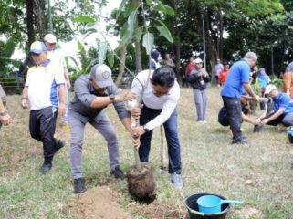 Wali Kota Tangerang dan Para Kepala OPD Tanam Pohon dan Bebersih Cisadane: Komitmen Indonesia ASRI