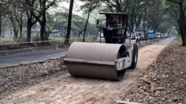Proses perbaikan ruas Jalan Sangego Selatan, Kecamatan Periuk yang telah memasuki tahapan pemadatan tanah. Foto: Ist