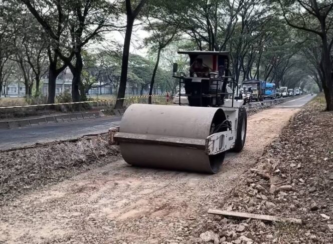 
 Proses perbaikan ruas Jalan Sangego Selatan, Kecamatan Periuk yang telah memasuki tahapan pemadatan tanah. Foto: Ist