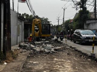 Perkembangan terbaru perbaikan ruas Jalan Iskandar Muda Neglasari. Saat ini, progres pengecoran telah mencapai 270 meter atau sekitar 49,09 persen. Foto: Ist
