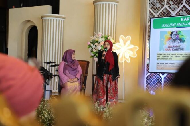 
 Kepala Dinas Kesehatan Kota Tangerang dr Dini Anggraeni saat menjadi Narasumber seminar kesehatan bertema “Saling Menjaga dan Saling Menguatkan” yang berfokus pada pentingnya kesehatan mental perempuan. Foto: ist