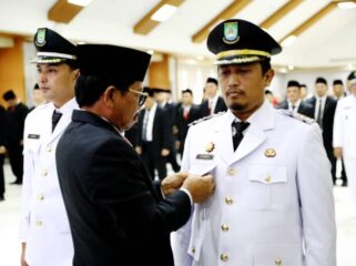 Wali Kota Tangerang Sachrudin saat melantik 102 Pejabat Pemkot Tangerang. Foto: Ist 