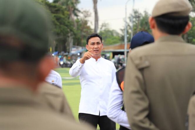 
 Camat Tangerang Yudi Pradana Saat Memberikan Arahan kepada Petugas Gabungan. Foto: ist