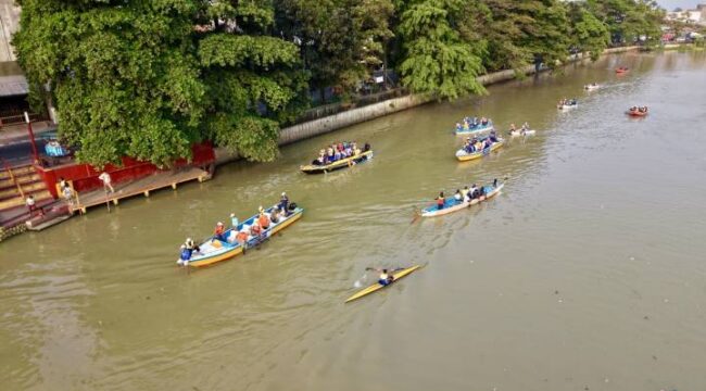 Aksi peduli lingkungan yang diinisiasi Banksasuci Foundation bertajuk “Ruwat Rawat Sungai Cisadane” berhasil mengangkut sekitar 5,3 ton sampah sebagai bagian dari kampanye eco-green dan zero waste. Foto: Ist