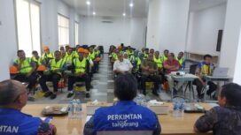 Kepala Dinas Perumahan, Permukiman, dan Pertanahan (Disperkimtan) Kota Tangerang, Decky Priambodo saat membuka Uji Sertifikasi Kompetensi Tenaga Kerja Konstruksi bagi seluruh pekerja swakelola pembangunan Rumah Tidak Layak Huni (RTLH) di Kota Tangerang. Foto: ist