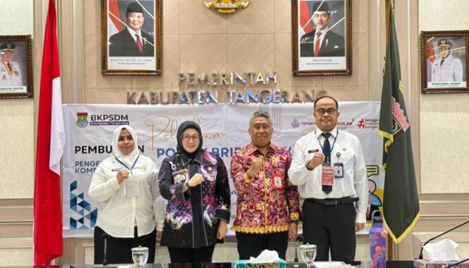 
 Wakil Bupati (Wabup) Tangerang, Intan Nurul Hikmah, saat secara resmi membuka kegiatan Pelatihan Penyusunan Policy Brief Angkatan I bagi para pejabat administrator dan pejabat pengawas di lingkungan Pemerintah Kabupaten Tangerang Tahun 2026. Foto: ist