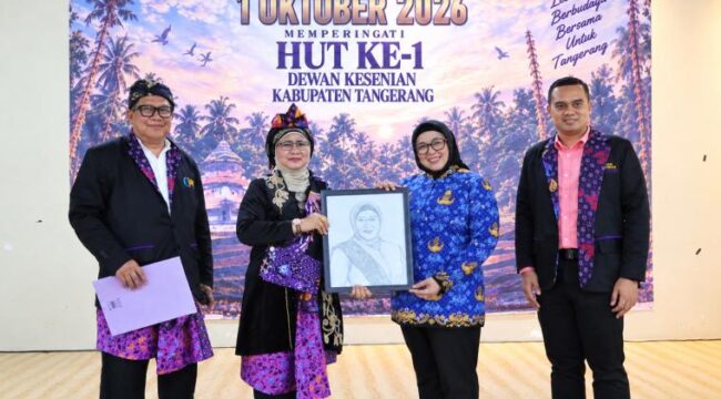 Wakil Bupati Tangerang Intan Nurul Hikmah saat menghadiri peringatan Hari Ulang Tahun (HUT) ke-1 Dewan Kesenian Kabupaten Tangerang (DKKT) di Graha Pemuda Kabupaten Tangerang, Foto: Ist