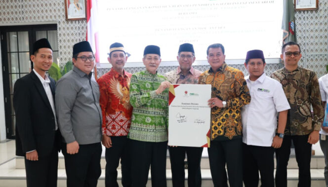 
 Bupati Tangerang Moch. Maesyal Rasyid saat menjadi narasumber seminar ekonomi syariah yang digelar di Aula Pendopo Bupati Tangerang. Foto: ist