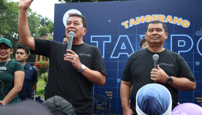 
 Bupati Tangerang Moch Maesyal Rasyid dan Kepala Bapenda Kabupaten Tangerang, Slamet Budi Mulyanto saat  meresmikan kegiatan Tangerang TAXPO Tahun 2026 yang diselenggarakan oleh Badan Pendapatan Daerah Kabupaten Tangerang di kawasan Car Free Day Puspemkab Tangerang. Foto: ist