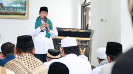 Bupati Tangerang Moch Maesyal Rasyid saat Jum'at Keliling di Kampung Besar Kecamatan Teluk Naga. Foto: ist