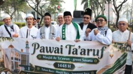 Bupati Tangerang, Moch. Maesyal Rasyid,  saat melepas peserta Pawai Ta’aruf dalam rangka memperingati Tahun Baru Islam 1 Muharram yang digelar di kawasan Citra Raya, Kecamatan Panongan. Foto: ist