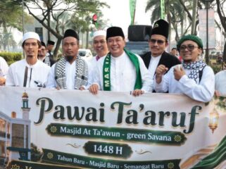 Bupati Tangerang, Moch. Maesyal Rasyid,  saat melepas peserta Pawai Ta’aruf dalam rangka memperingati Tahun Baru Islam 1 Muharram yang digelar di kawasan Citra Raya, Kecamatan Panongan. Foto: ist