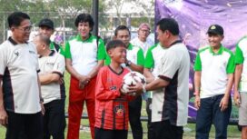Bupati Tangerang Moch. Maesyal Rasyid saat membuka Turnamen Sepak Bola Piala Bupati Cup 2026, kelompok usia U-13 dan U-15 di Training Ground Stadion Indomilk, Kecamatan Kelapa Dua. Foto: ist 