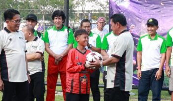 Bupati Tangerang Moch. Maesyal Rasyid saat membuka Turnamen Sepak Bola Piala Bupati Cup 2026, kelompok usia U-13 dan U-15 di Training Ground Stadion Indomilk, Kecamatan Kelapa Dua. Foto: ist 
